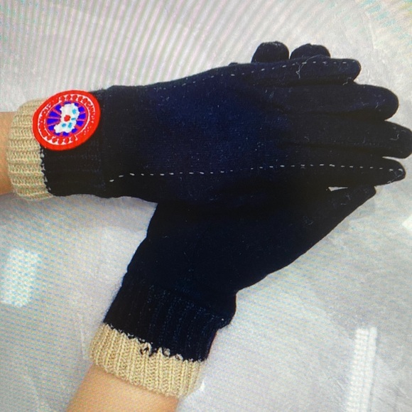 Canada Goose Other - Canada Goose Black and Tan Gloves with Logo